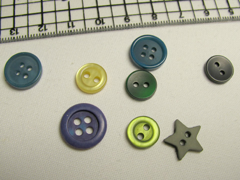 toy-eyes-buttons