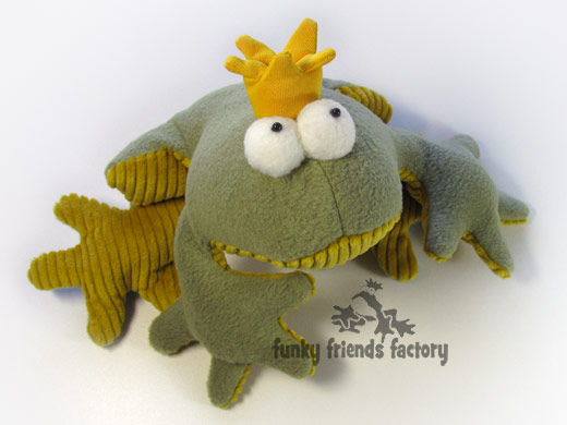 Frog toy sewing pattern - eye photo tutorial