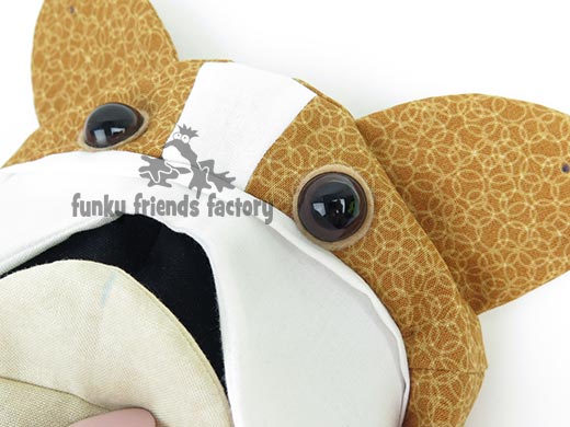 Bulldog pattern eyes - Pauline McArthur