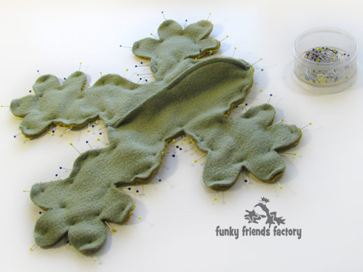 3.Frog-toy-photo-tutorial-body