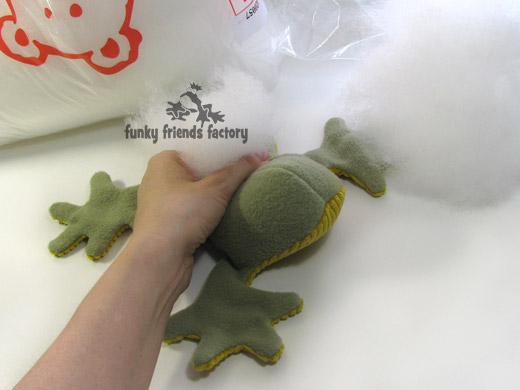 8.Frog-toy-tutorial-stuff-head