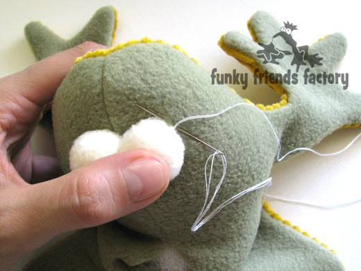 Frog-eye-tutorial-sew-eye-balls