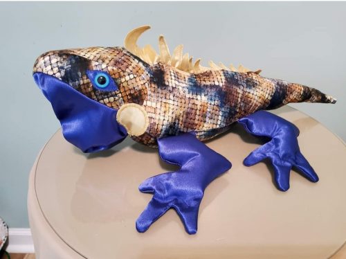 Igor iguana pattern sewn by kitpeterson